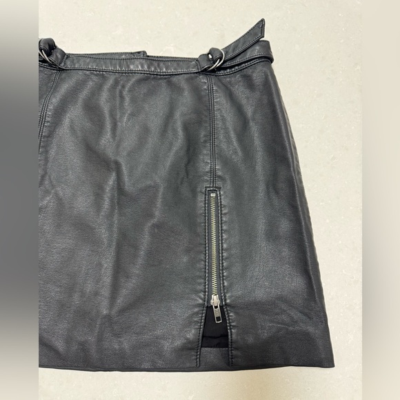 Free People Black Mini Skirt Faux Leather Size 8 - Picture 3 of 12
